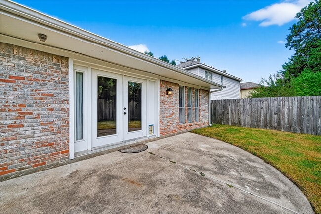 Building Photo - 2107 Briargreen Dr