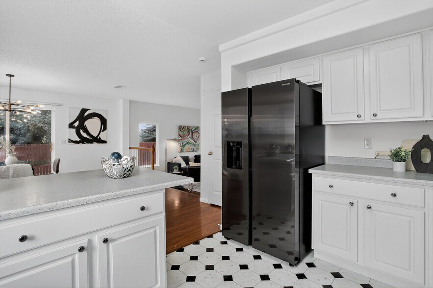 Building Photo - 4054 Perth St