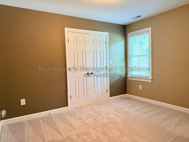 Building Photo - 616 Lake Artesia Ln