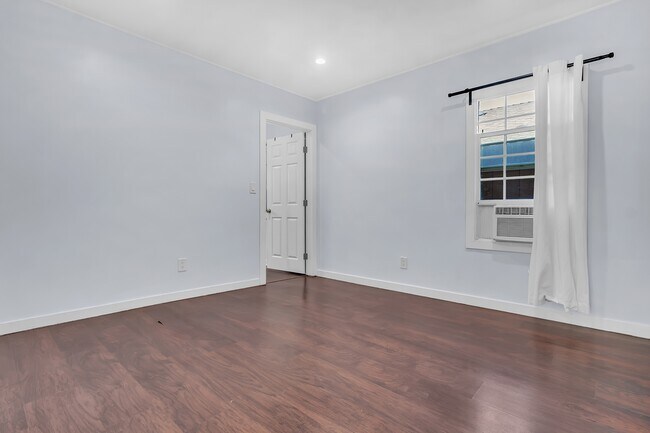 Building Photo - 2419 W 30th St
