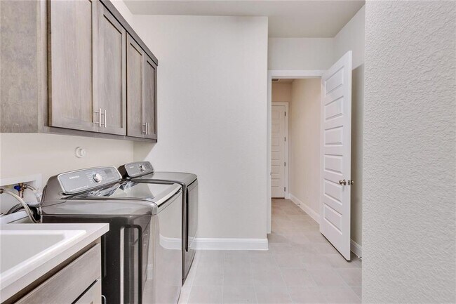 Building Photo - 2406 Sunset Vista Cir