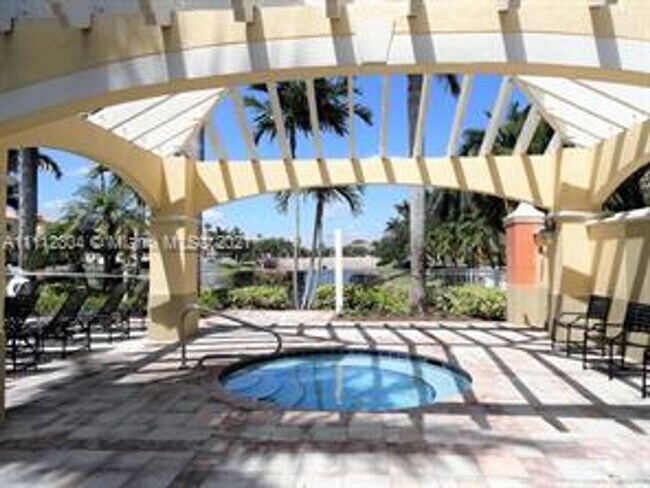 Building Photo - Greenhills-11032