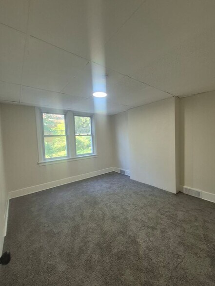 Building Photo - 1400 Hill Ave