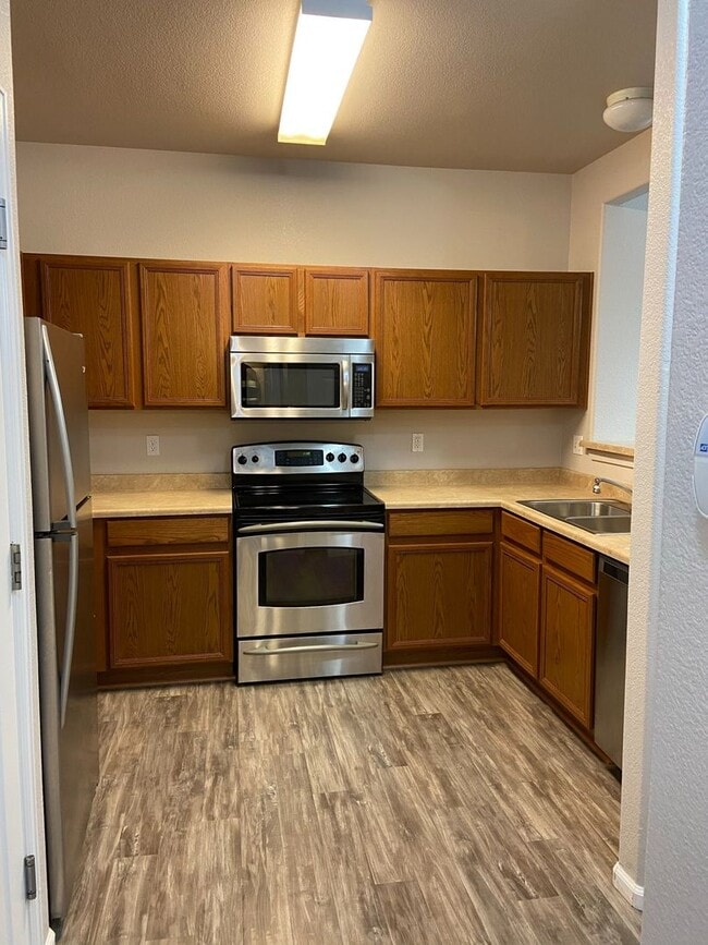 Building Photo - Newly Updated 3Bed/3Bath Townhome Near Ft Carson!