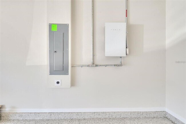 Building Photo - 6494 Rover Wy