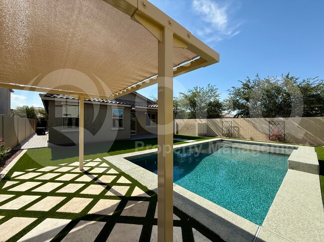Building Photo - 35231 N Braeden Dr