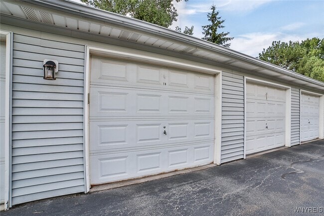 Building Photo - 2775 N Forest Rd