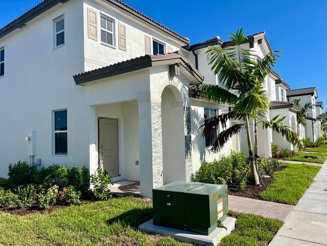 Building Photo - 2776 SE 26th Ave