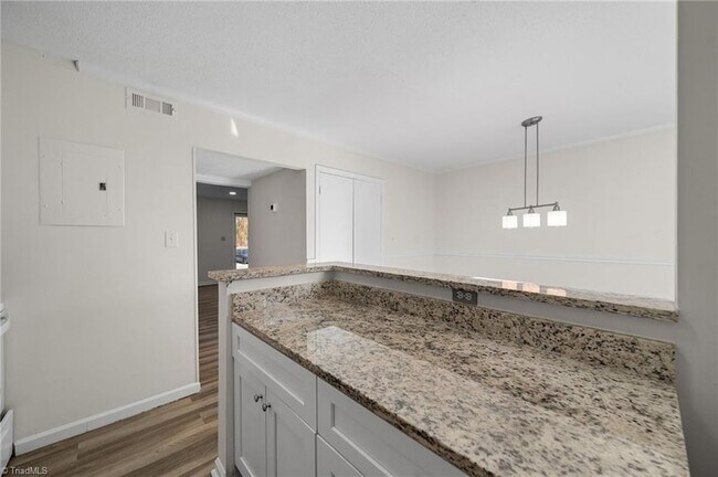 Building Photo - 5739 Bramblegate Rd