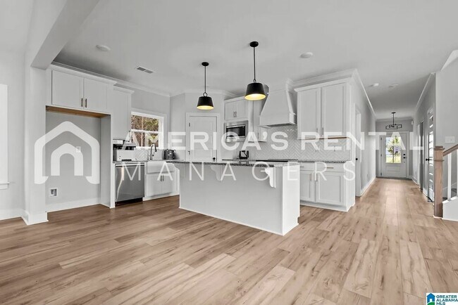 Building Photo - Rare 5 Bedroom Home for Rent!