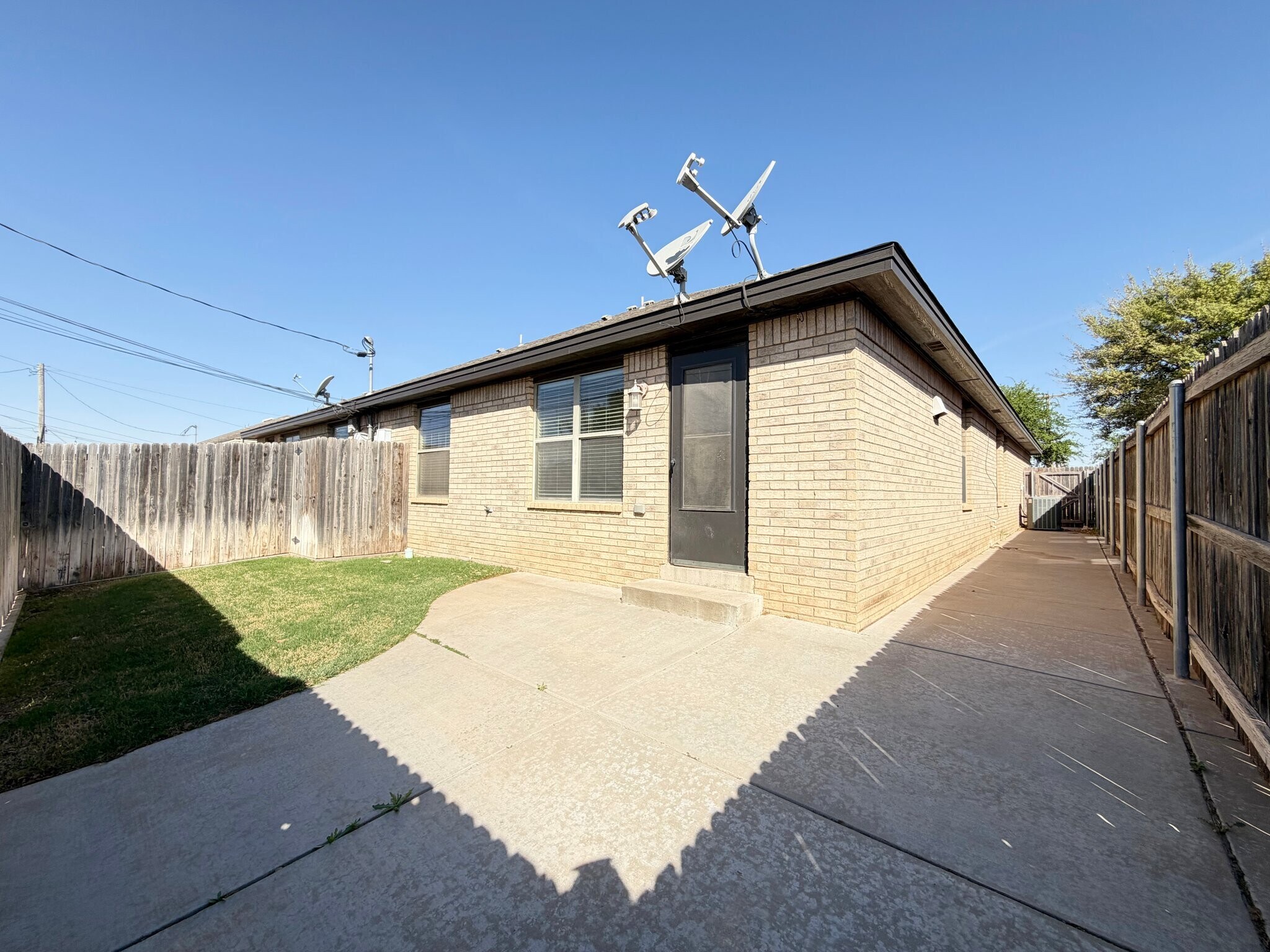 Building Photo - 5109 Graceland Dr