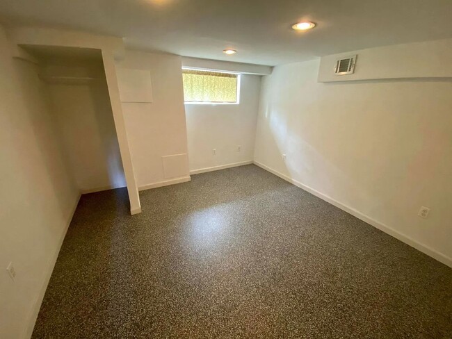 Building Photo - 305 S Lehigh St