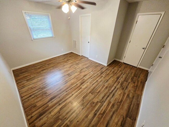 Building Photo - This charming 2 bedroom, 1 bathroom home is now available for rent.