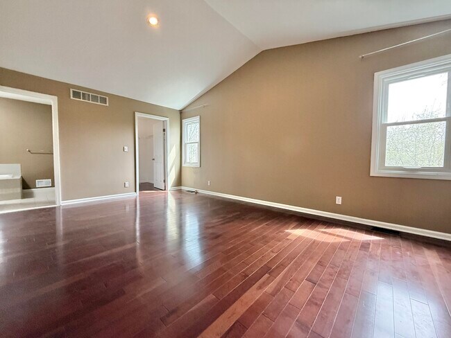 Building Photo - 2636 Shefman Terrace