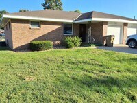Building Photo - 2722 Stewart Dr