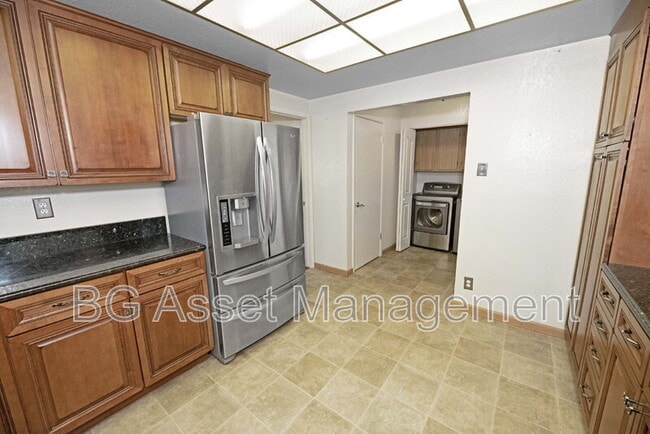Building Photo - 1830 Weir Dr