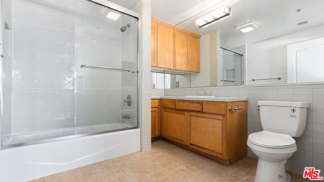 Building Photo - 3328 Oakhurst Ave