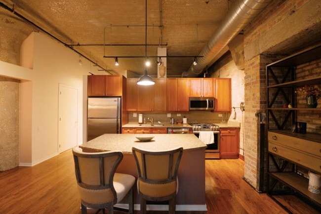 Building Photo - 900 N Kingsbury St