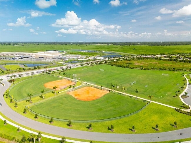 Building Photo - 8765 Daybreak St