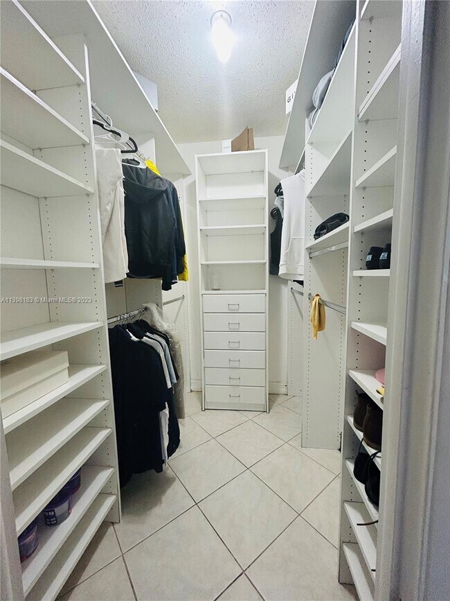 Building Photo - 1455 N Treasure Dr