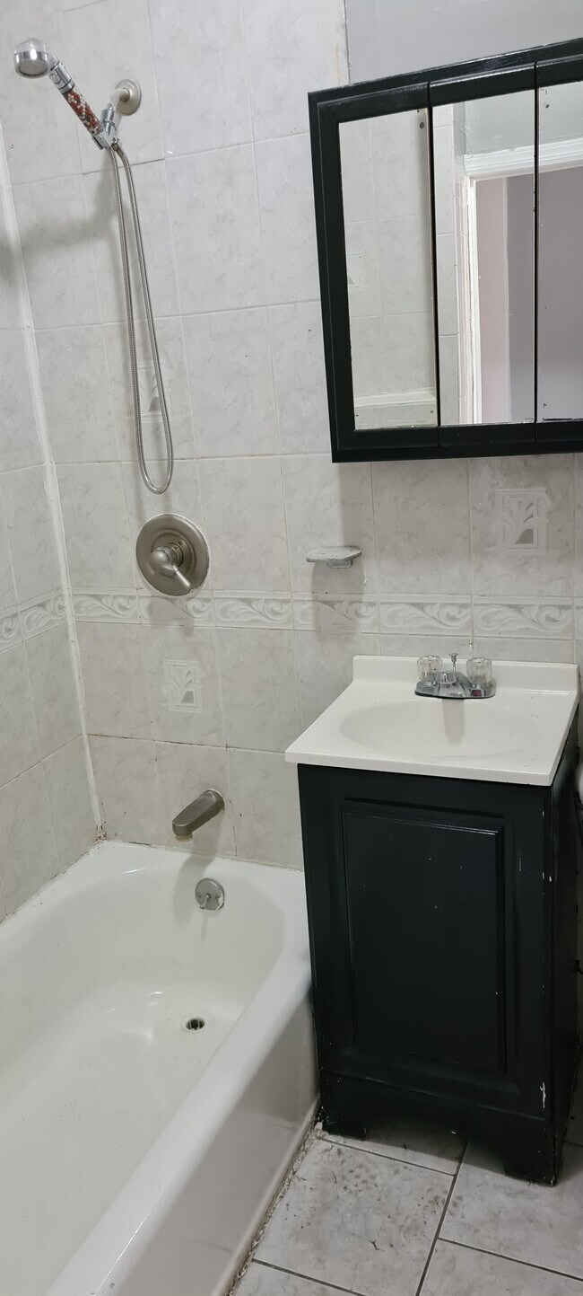 Building Photo - 35 LORD Ave