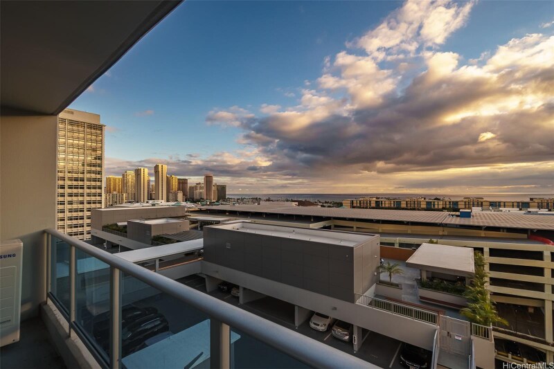 Building Photo - 1391 Kapiolani Blvd