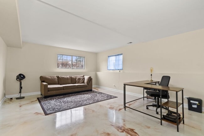Building Photo - 1774 Middlebury Dr