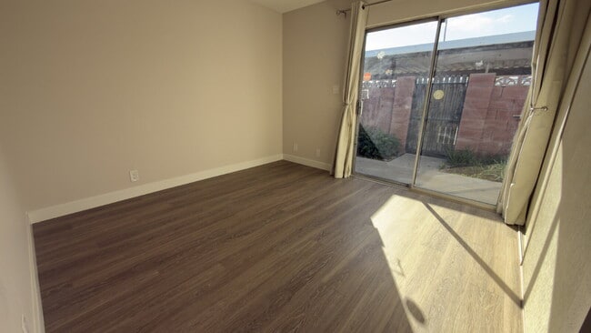 Building Photo - "Charming 1-Bedroom Condo Oasis in Phoenix - Your Perfect Urban Retreat!"