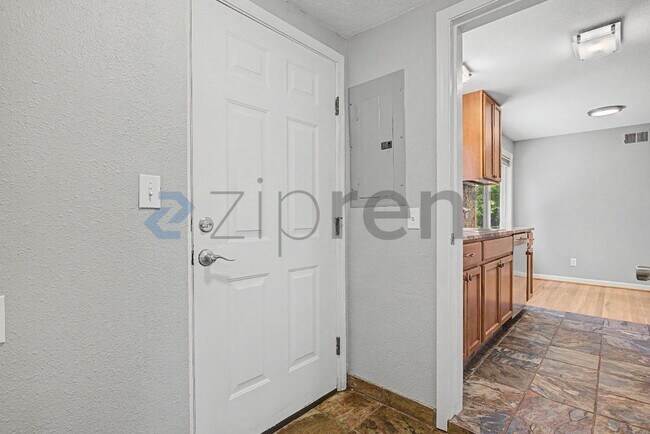 Building Photo - Unit