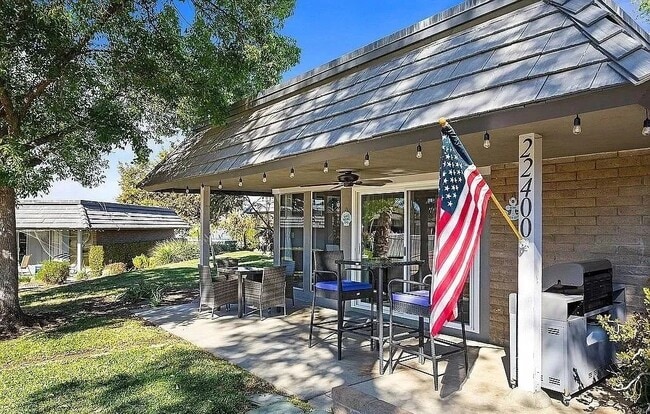 Building Photo - 22400 Canyon Club Dr
