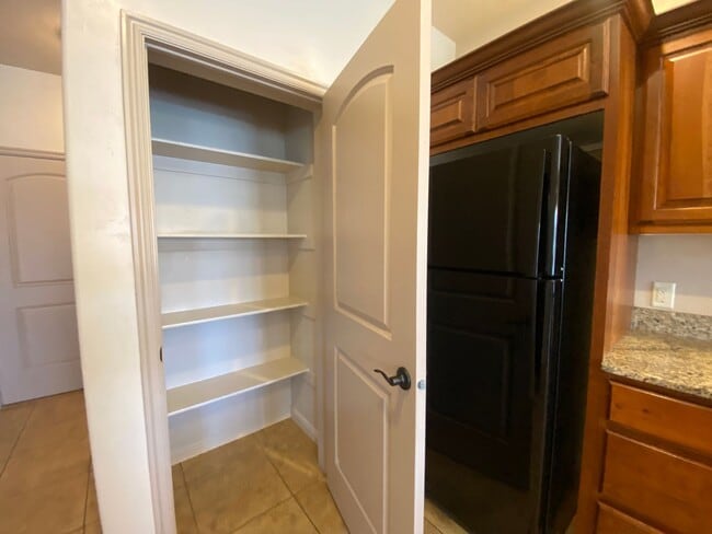 Building Photo - DARLING TOWNHOME AVAILABLE FOR RENT!