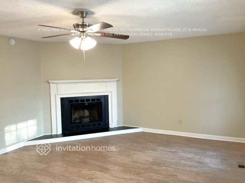 Building Photo - 1650 Lakeview Pl