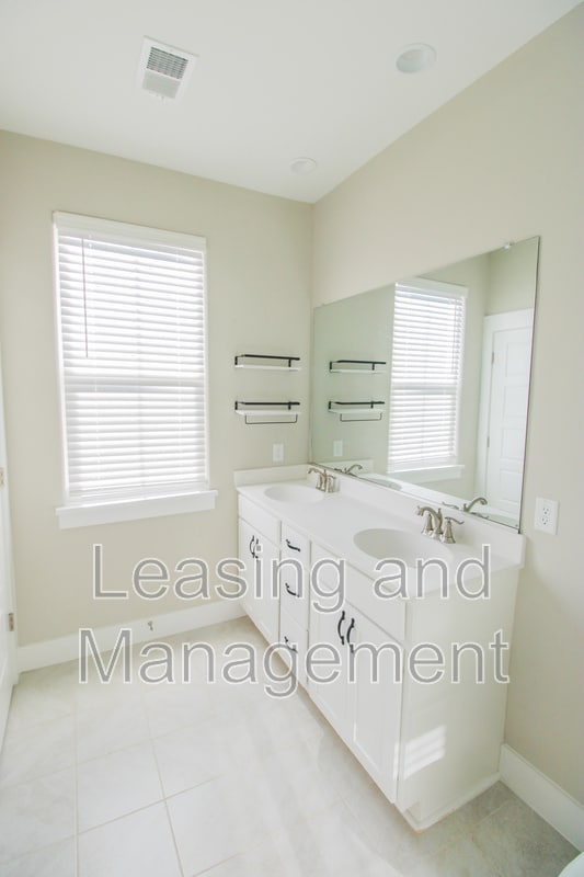 Building Photo - 286 Great Lawn Dr