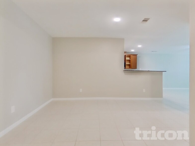 Building Photo - 540 Red Dusk Paint Dr