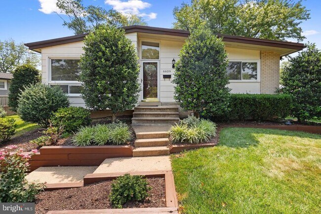 Building Photo - 6609 Bowie Dr