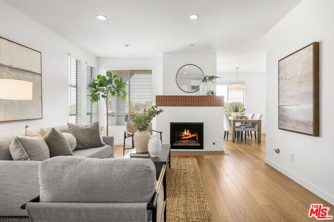 Building Photo - 4643 E 4th St