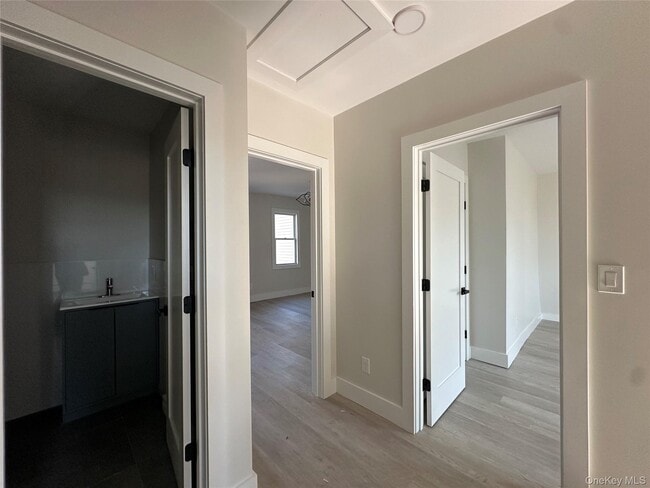 Building Photo - 1445 Burlingham Rd