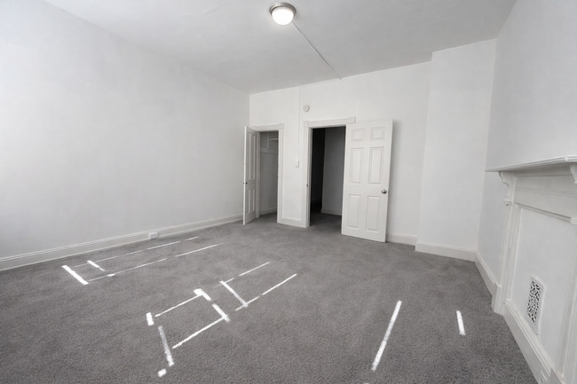 Building Photo - 450 E Lorraine Ave