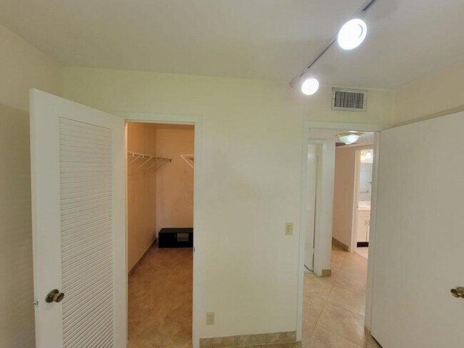 Building Photo - 337 Mansfield I