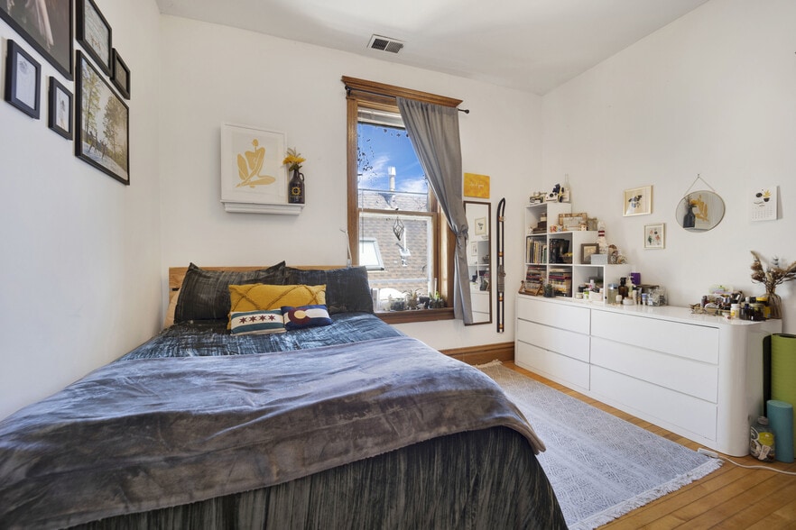 Building Photo - 3132 N Clifton Ave