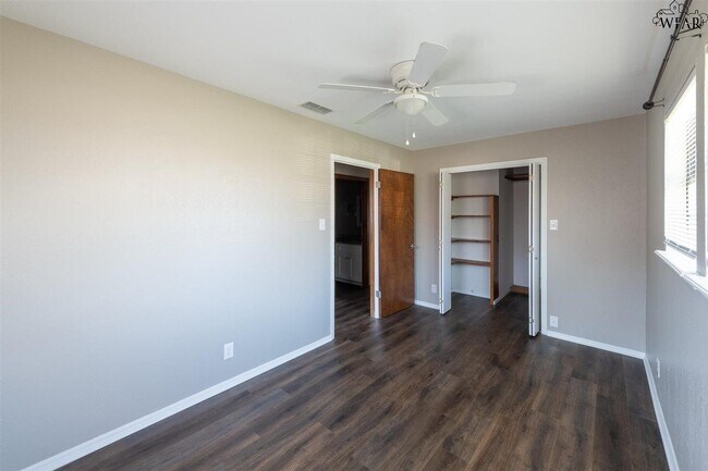 Building Photo - 4448 Cunningham Dr