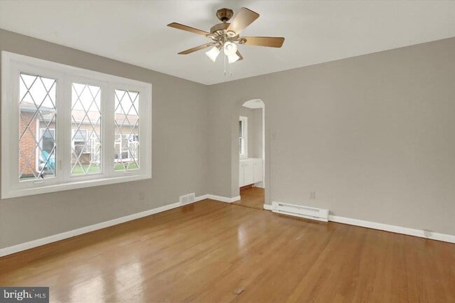 Building Photo - 117 E Maplewood Ave