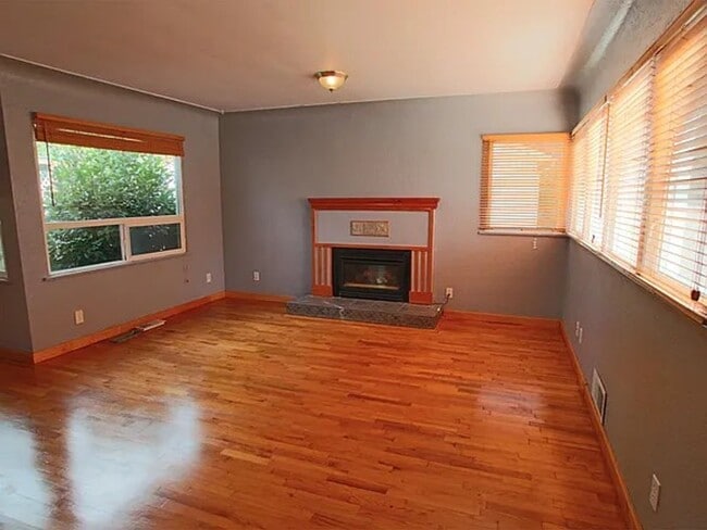 Building Photo - Nice Rambler 3bd 1.75bath Avail. Oct. 3rd
