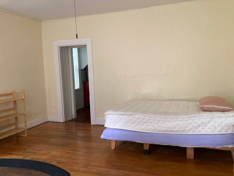 West bedroom - 40 High St