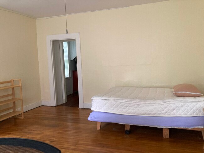 West bedroom - 40 High St
