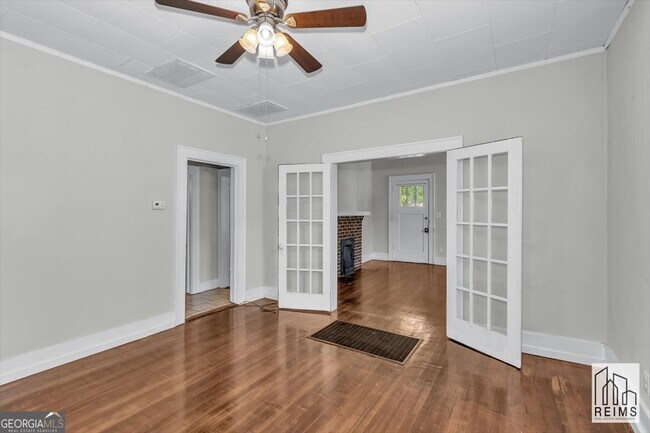 Building Photo - 1926 Howard Ave