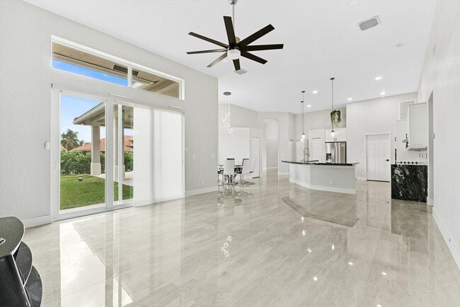 Building Photo - 20094 W Key Dr