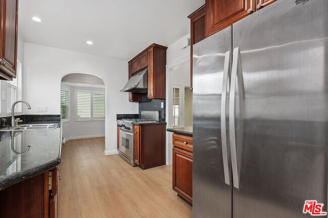Building Photo - 827 23rd St