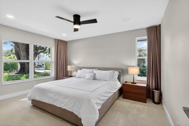 Building Photo - 937 SW 34th Ct