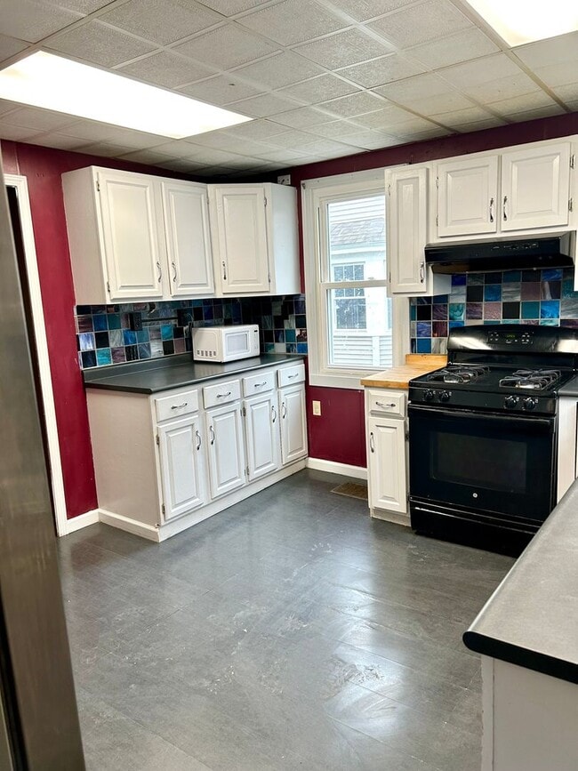 Building Photo - 3 Bedoom SIngle Family - 14620 Zip - South Ave & Elmwood Area